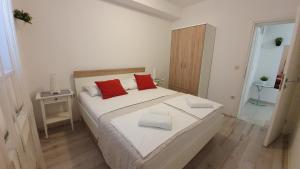 Postel nebo postele na pokoji v ubytování Apartments Jadranka