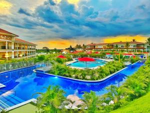 uma imagem da piscina do resort em Hotel Campestre las Camelias em Montenegro