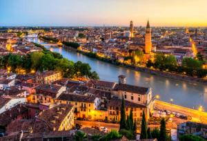 Nespecifikovaný výhled na destinaci Verona nebo výhled na město při pohledu z penzionu