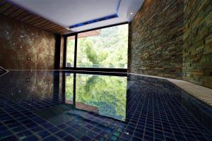 Bazén v ubytování Hotel & SPA Niunit nebo v jeho okolí