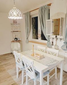 Fotografia z galérie ubytovania Chalet d' amour v destinácii Kamenný Újezd