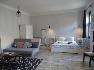 Postel nebo postele na pokoji v ubytování Óváros Apartman