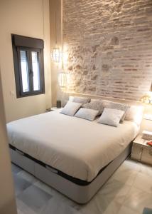 Postel nebo postele na pokoji v ubytování innCádizPalacio Conde Casa-Brunet