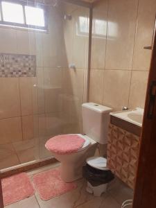a bathroom with a shower and a toilet and a sink at Apartamento rústico in Cabo Frio +43 photos