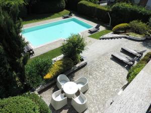 Bazén v ubytování Arosio Hotel nebo v jeho okolí