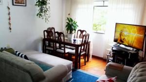 a living room with a couch and a dining room table at Acomodação-Viasoft-UP-Ecoville-INC-FioCruz-CIC in Curitiba