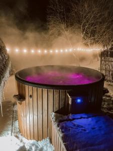 a jacuzzi tub in the snow at night at Sielska Chyża in Rzepedż