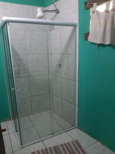 
A bathroom at Hostel Além dos Sonhos
