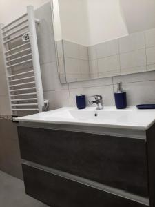 A bathroom at Appartamento ALECATIA 2