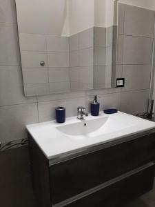 A bathroom at Appartamento ALECATIA 2