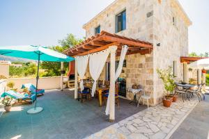 Patio alebo iná vonkajšia časť ubytovania Villa Dubrovnik Chalets