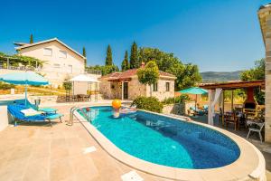 Bazén v ubytovaní Villa Dubrovnik Chalets alebo v jeho blízkosti