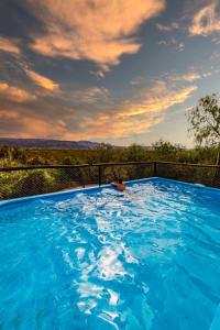 Bazén v ubytování Cabanas Villa Santa Clara del Atuel nebo v jeho okolí