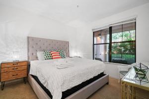 Billede fra billedgalleriet på 2 Bedrooms/2 Bathrooms Private Apartment with kitchen/pool i Irvine + 1 billede