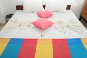 Letto o letti in una camera di Sigiriya Water Guest & View Point Restaurant