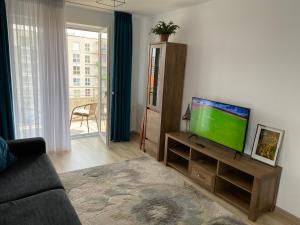 a living room with a flat screen tv on a table at Smart Chic Brasov in Braşov