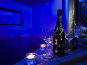 a bottle of wine and two glasses on a table at Lipics Part in Murarátka