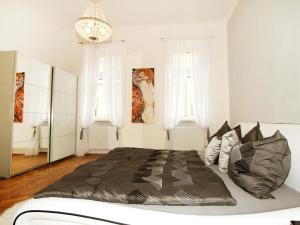 a bedroom with a large bed and two windows at Ferienwohnung Urban-Loritz in Vienna