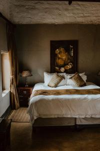 Cama ou camas em um quarto em African Leaves Trout Lodge