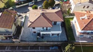 an overhead view of a house with red roofs at Cingohouse in Marcelli