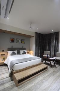 Gallery image of Hotel Chitra Executive in Solapur