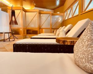 Łóżko lub łóżka w pokoju w obiekcie Wellness- und Familienhotel Egger