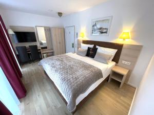 a bedroom with a large bed in a room at Das Hotel Krone in Königswinter