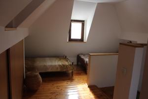a small attic room with a couch and a window at Zeleni Breg in Zlatibor