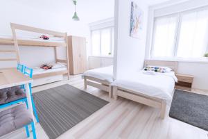 Posteľ alebo postele v izbe v ubytovaní The Dots Hostel