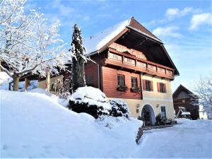 Chalet "Knusperhäuschen" om vinteren