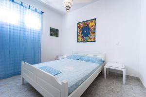 Un pat sau paturi într-o cameră la Dimitra Beach Apartments - Thassos Skala Potamias