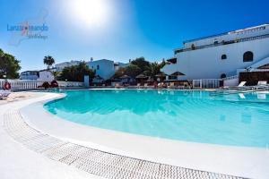 Bazén v ubytování Vivienda Vacacional Erido nebo v jeho okolí
