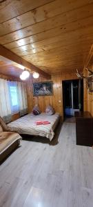 Postel nebo postele na pokoji v ubytování Kotiedzh u Mariny