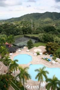 A view of the pool at Hotel Estelar Altamira or nearby