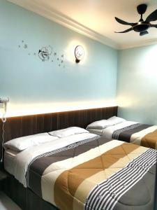 En eller flere senge i et værelse på Goodlife Paradise @ Emerald Avenue Premium Apartments