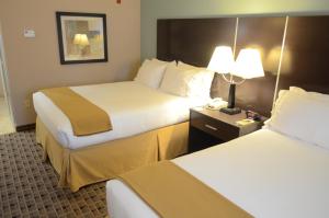 Postel nebo postele na pokoji v ubytování Aspen Grand Hotel Houston