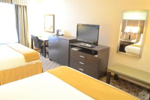Postel nebo postele na pokoji v ubytování Aspen Grand Hotel Houston