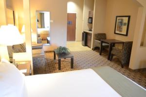 Postel nebo postele na pokoji v ubytování Aspen Grand Hotel Houston