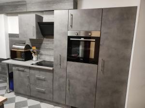 a kitchen with stainless steel cabinets and an oven at Emmerich`s Ferienwohnung in Frebershausen