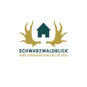 un par de cuernos de ciervo con el logotipo de la casa en Schwarzwald-Blick Lenzkirch-Saig en Lenzkirch