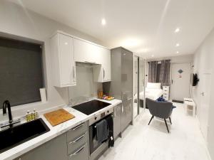 Dapur atau dapur kecil di Modern Studio apartment in Newcastle upon Tyne