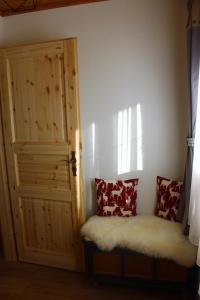 A seating area at Lilly Chalet- Apartments with private sauna, close to ski lifts