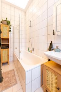 Phòng tắm tại Zentral in Coburg: Exklusive Stadtwohnung – ideal für Gruppen