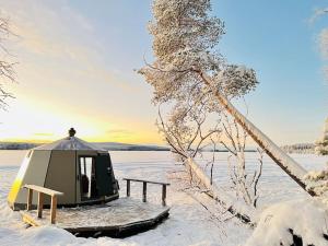 Fotografie z fotogalerie ubytování Northern Lights Glass Igloo Getaway For Couples v destinaci Rovaniemi