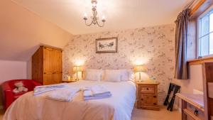 
A bed or beds in a room at Benview Bed and Breakfast & Luxury Lodge, Isle of North Uist
