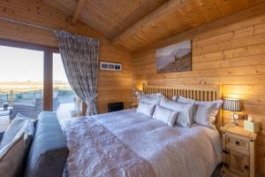 Postel nebo postele na pokoji v ubytování Benview Bed and Breakfast & Luxury Lodge, Isle of North Uist