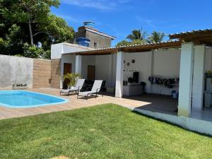 Swimmingpoolen hos eller tæt på Casa Contêiner Ramos