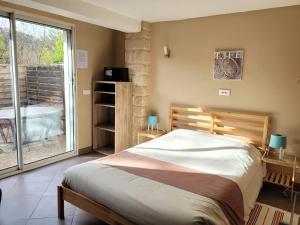 Ein Bett oder Betten in einem Zimmer der Unterkunft Logement indépendant en campagne