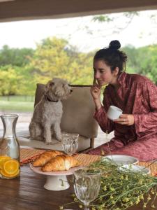 a girl eating food with her dog at a table at La Deseada Casa de Campo in La Granja +26 photos