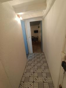 a hallway with a tile floor in a room at Cosy T2 in Montbrison